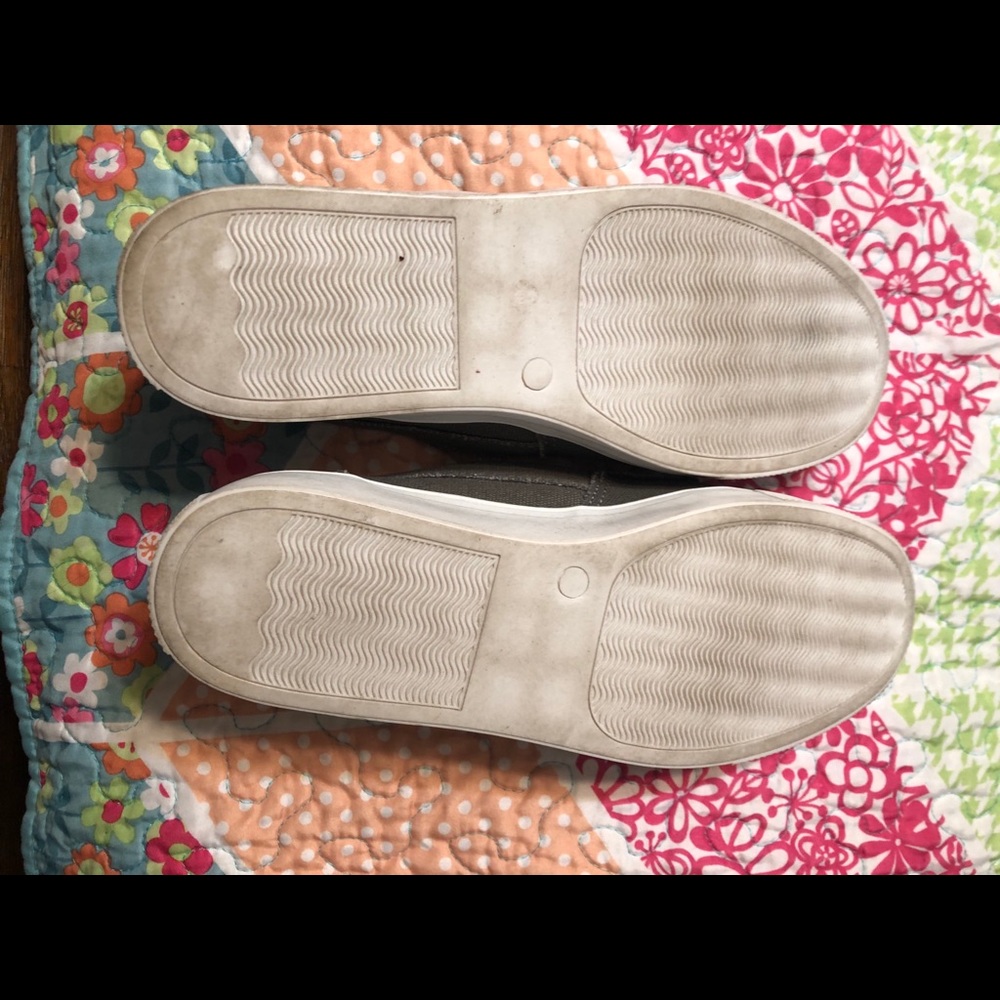 Shoes - Picture 3 of 3